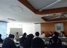 At the River Advisor Meeting, experts exchanged opinions and advice.