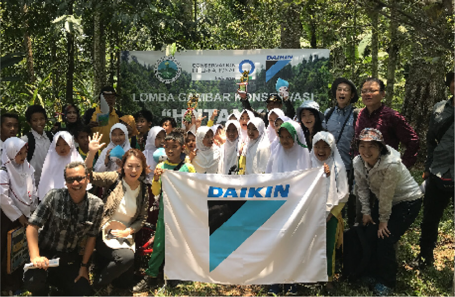 Picture of residents and volunteers